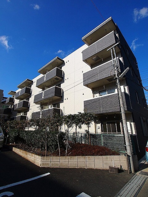 建物外観　４階建ての賃貸マンション