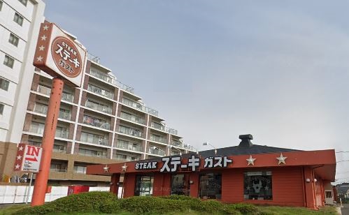 飲食店　ステーキガスト（飲食店）まで140m