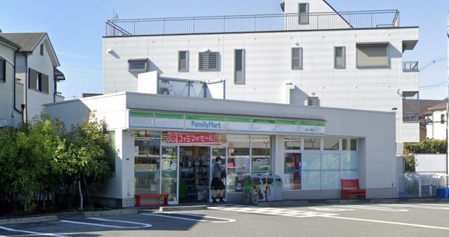 コンビニ　ファミリーマート　箕面半町（コンビニ）まで317m