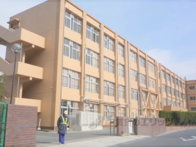 中学校　老上中学校（中学校）まで500m