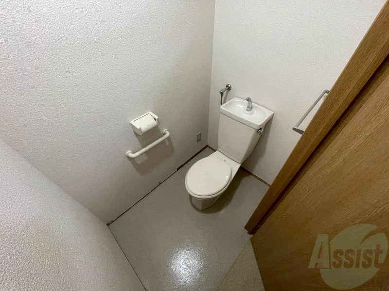 トイレ　ウォシュレット機能がついたトイレ。安心して使用できますね。