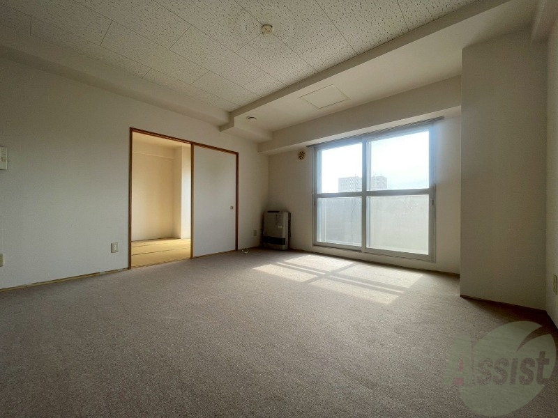 居室・リビング　広くてキレイなお部屋が広がっていて、充実した生活が送れそう。
