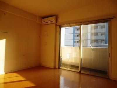 居室・リビング　★夕方ですが日当たり良好★
