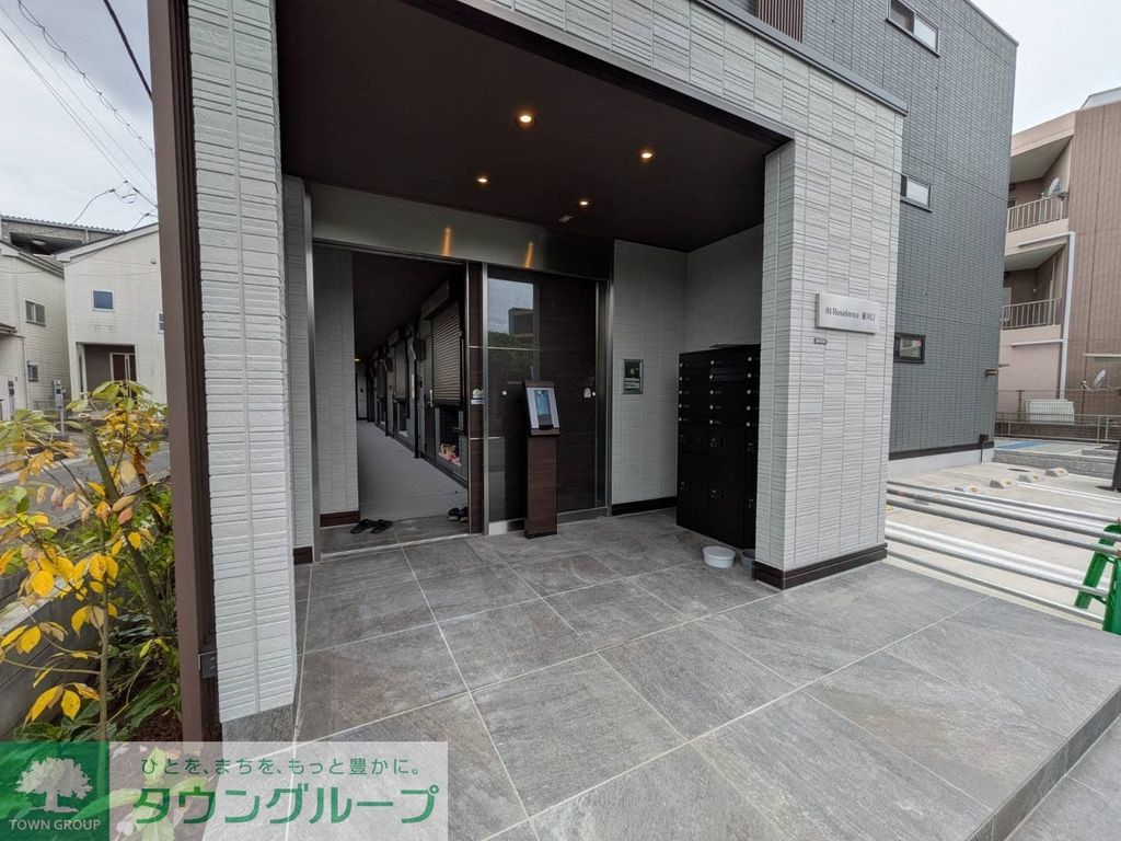 エントランス　駐車場