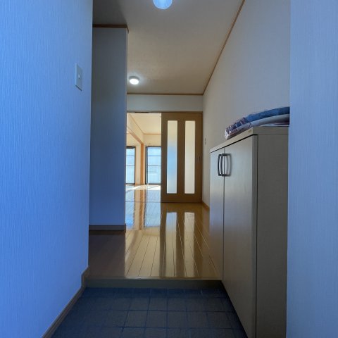 玄関　※写真は別号室のものですので現状優先とさせていただきます