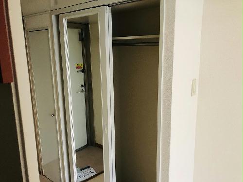 収納　クローゼット　鏡付き