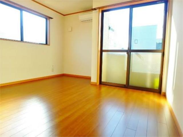 居室・リビング　角部屋で日当たり良好です