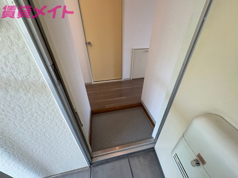 玄関　同物件別部屋参考写真