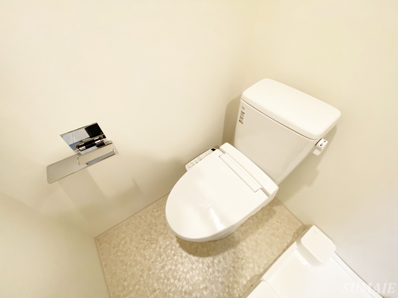 トイレ　温水洗浄便座付トイレです