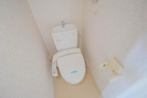 トイレ　人気の独立洗面所にはうれしいシャンプードレッサーが付いてます