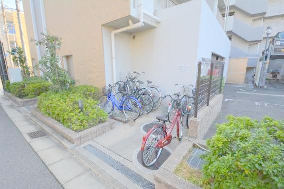駐車場　あなたの大事な自転車も安心してとめることができますね。
