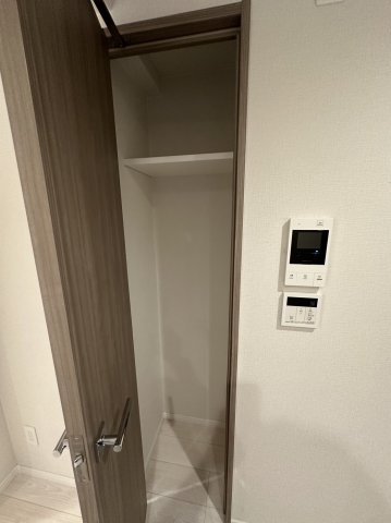 収納　キッチン側収納。