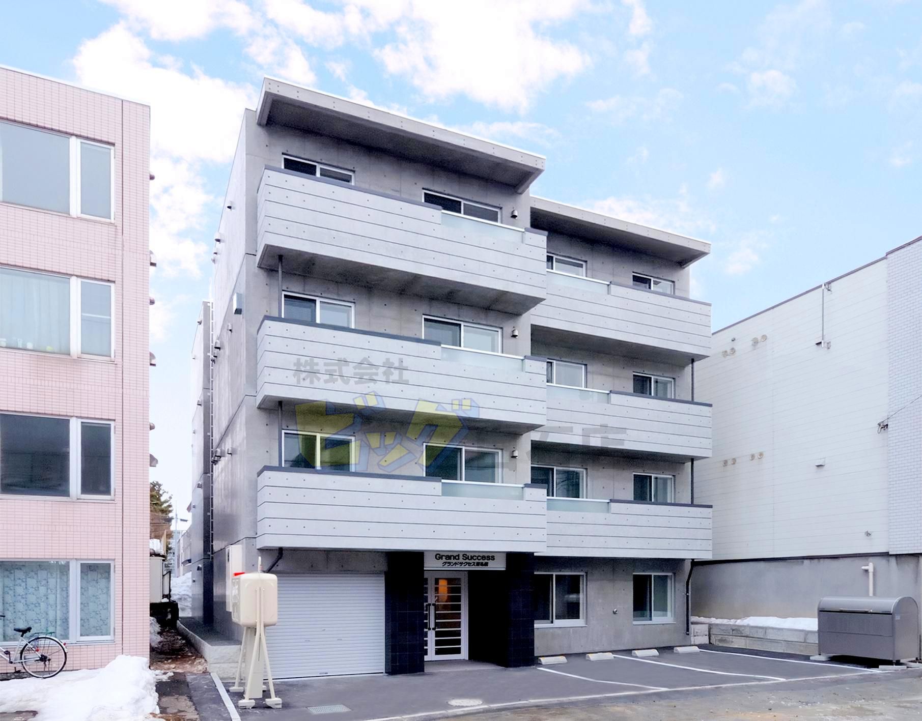建物外観　インターネット無料採用の１ＬＤＫマンションです♪