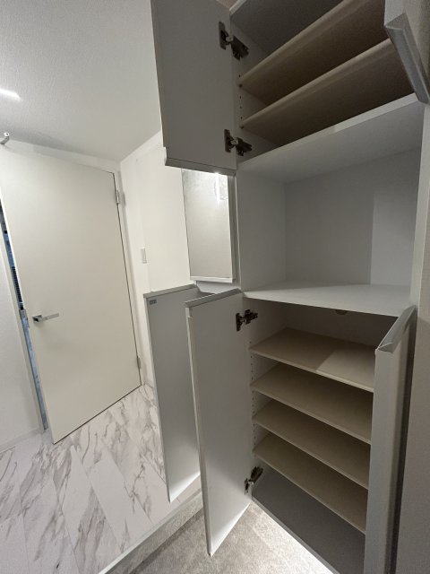 玄関　同物件別号室のものです。