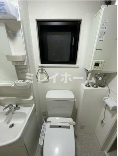 トイレ　同建物内、別のお部屋の参考写真になります。