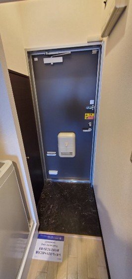 玄関　※別号室の写真です