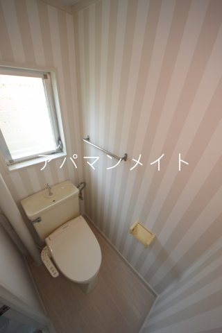 トイレ　落ち着いた色調のトイレです