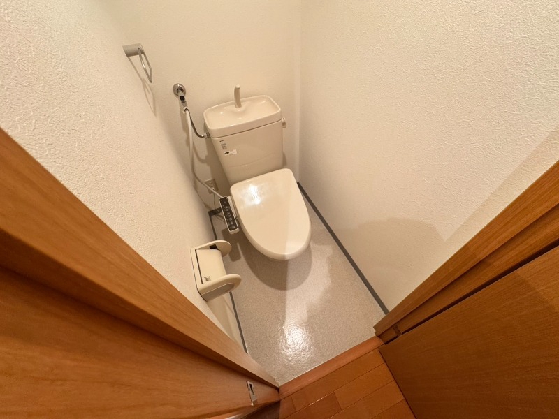 トイレ　ウォシュレット機能がついたトイレ。安心して使用できますね。