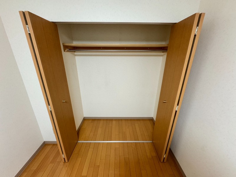 収納　クローゼットは奥行きもあり、荷物が多い方でも安心です。