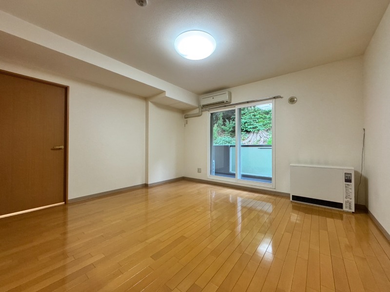 居室・リビング　広くてキレイなお部屋が広がっていて、充実した生活が送れそう。