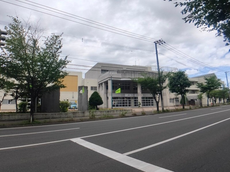 小学校　札幌市立山鼻南小学校（小学校）まで919m