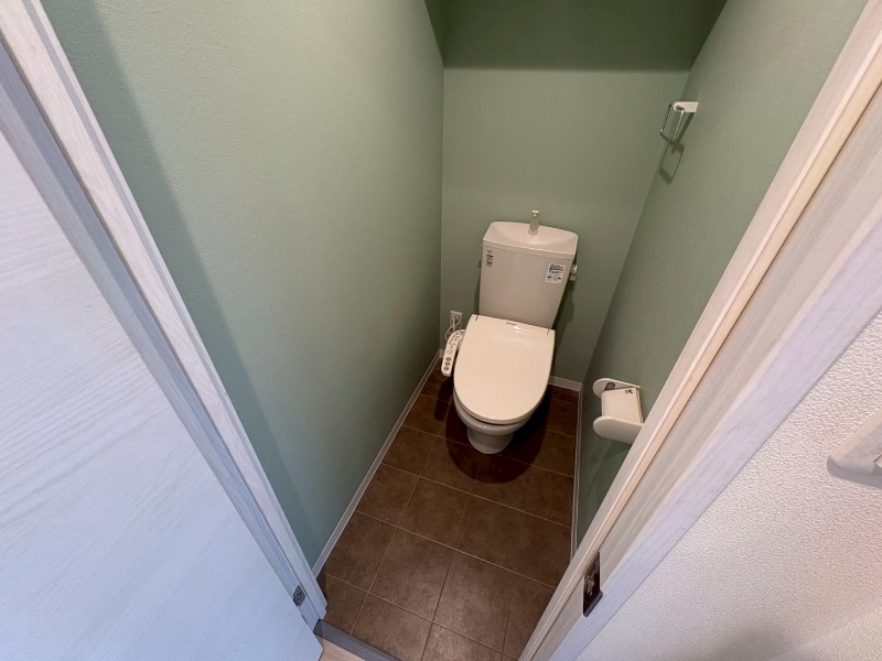 トイレ　こちらはトイレです。清潔感があり、安心して使用できます。