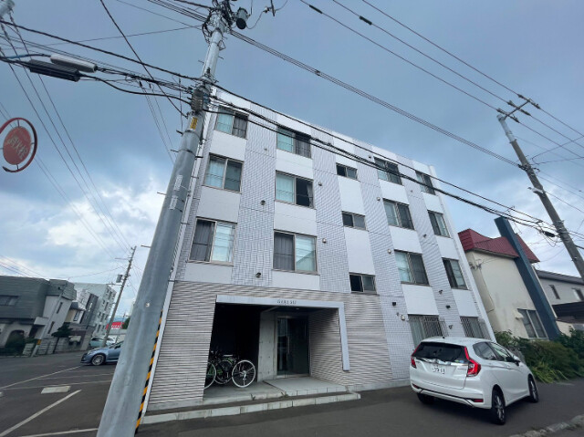 建物外観　札幌市中央区南１２条西「ＧＡＲＥＳ１２」