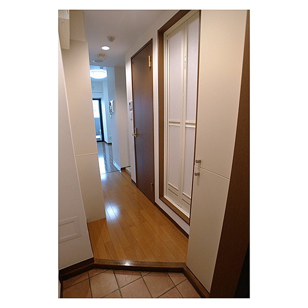 玄関　※室内参考画像