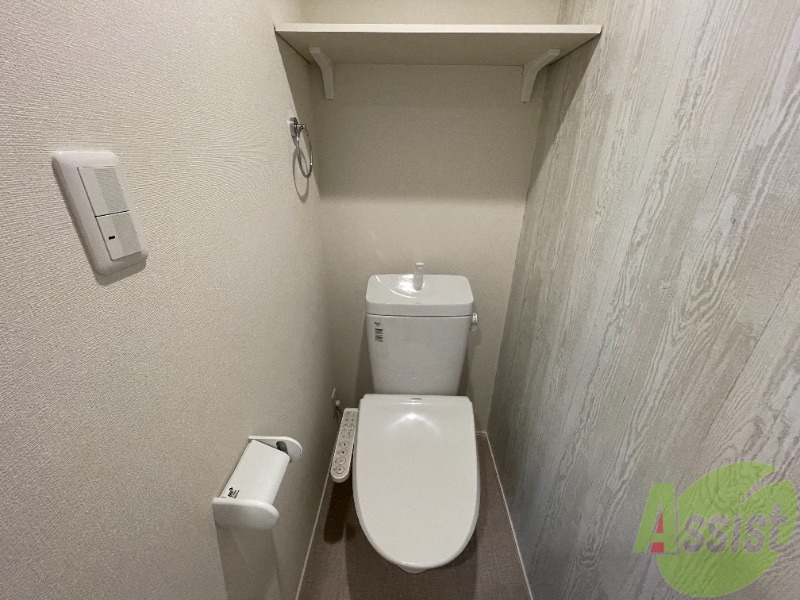 トイレ　トイレはこちらのウォシュレット付きになりますね。