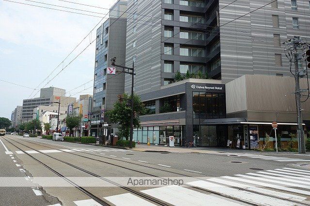 コンビニ　セブンイレブン（コンビニ）まで324m