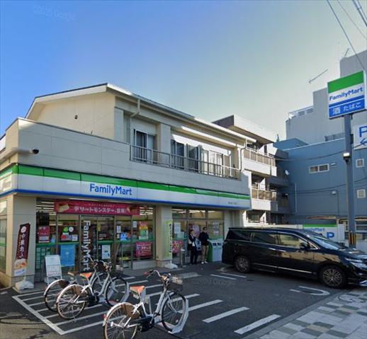 コンビニ　ファミリーマート（コンビニ）まで132m