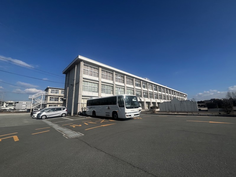 中学校　三木市立三木中学校（中学校）まで1972m