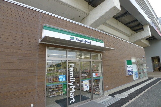 コンビニ　ファミリーマート流山セントラルパーク駅前店（コンビニ）まで1180m