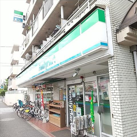 コンビニ　ファミリーマート（コンビニ）まで783m