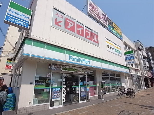 コンビニ　ファミリーマート（コンビニ）まで148m