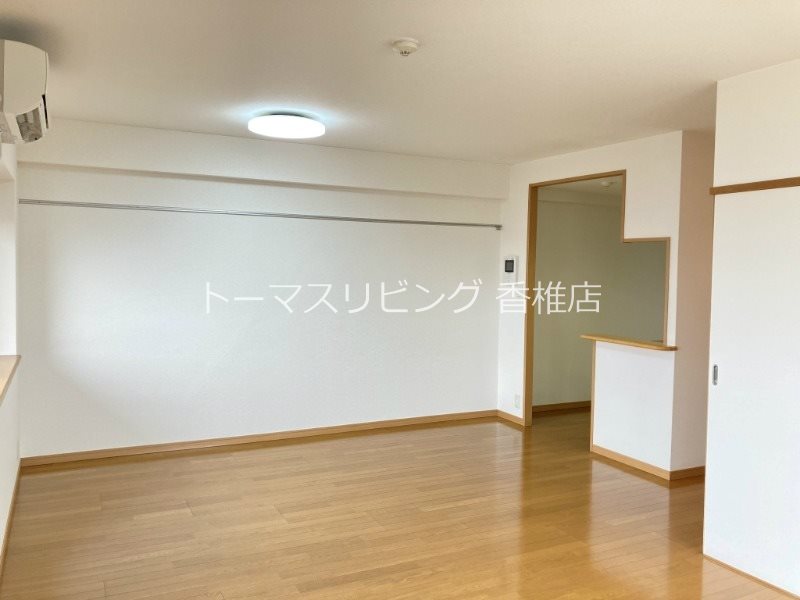 居室・リビング　リビング※別号室の参考写真になります。