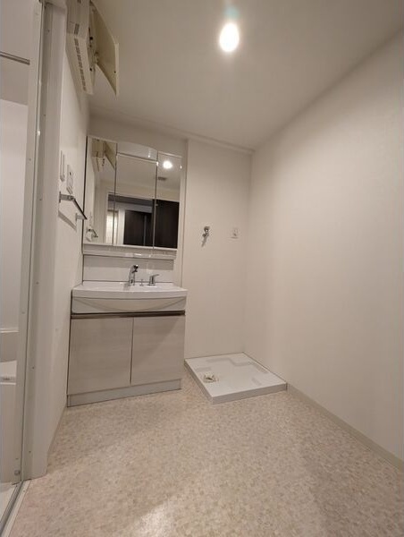 洗面設備　※写真は同じマンションの違う部屋のものになります。