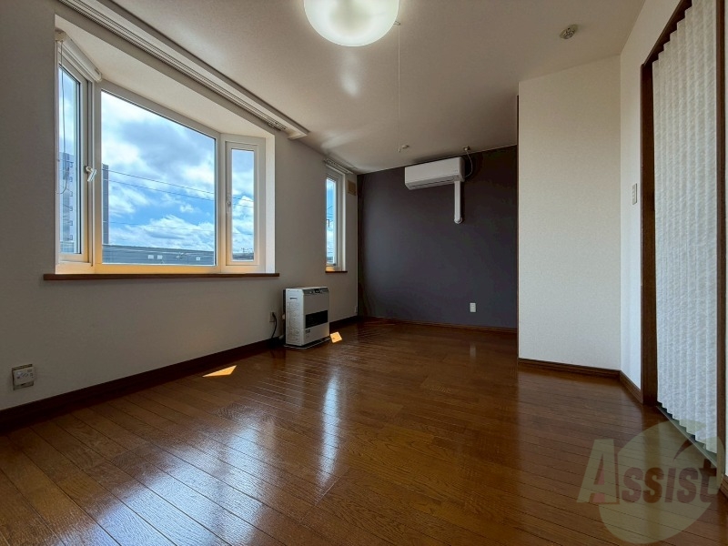 居室・リビング　広くてキレイなお部屋が広がっていて、充実した生活が送れそう。