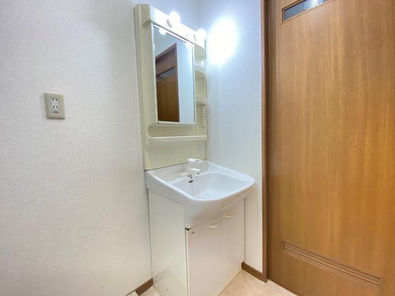 洗面設備　※別部屋の写真です