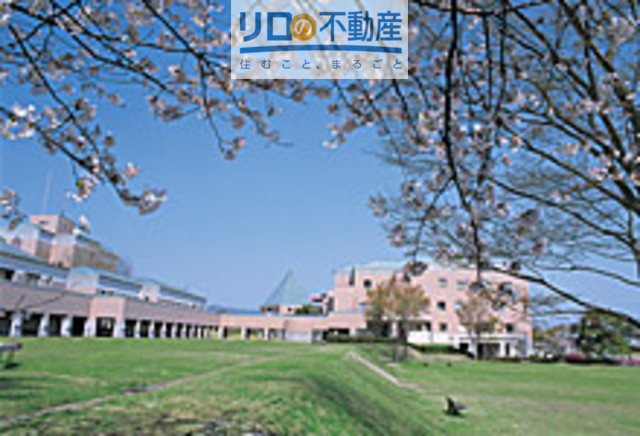 大学・短大　私立大阪芸術大学短期大学部伊丹学舎（大学・短大）まで372m