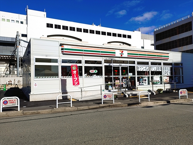 コンビニ　セブンイレブンJR芦屋駅前店（コンビニ）まで119m