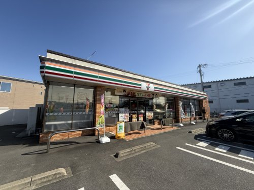 コンビニ　セブンイレブン　四日市小古曽東店（コンビニ）まで437m