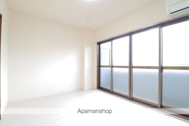 ブライトシャインの居間写真