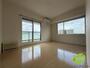 居室・リビング　広くてキレイなお部屋が広がっていて、充実した生活が送れそう。
