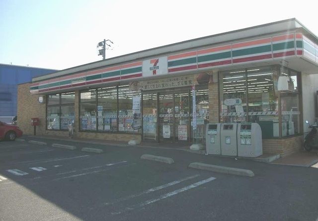 コンビニ　セブンイレブン（コンビニ）まで300m