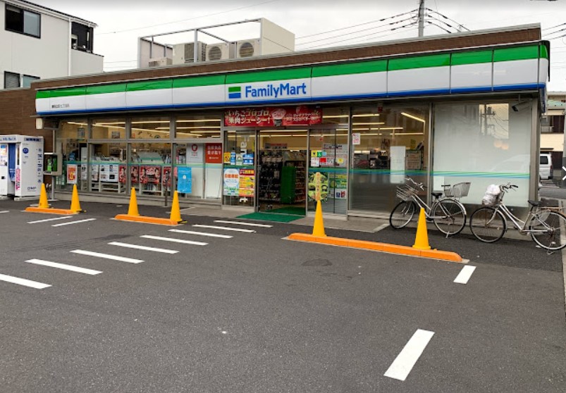 コンビニ　ファミリーマート 練馬北町七丁目店（コンビニ）まで1037m