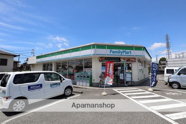 コンビニ　ファミリーマート（コンビニ）まで640m