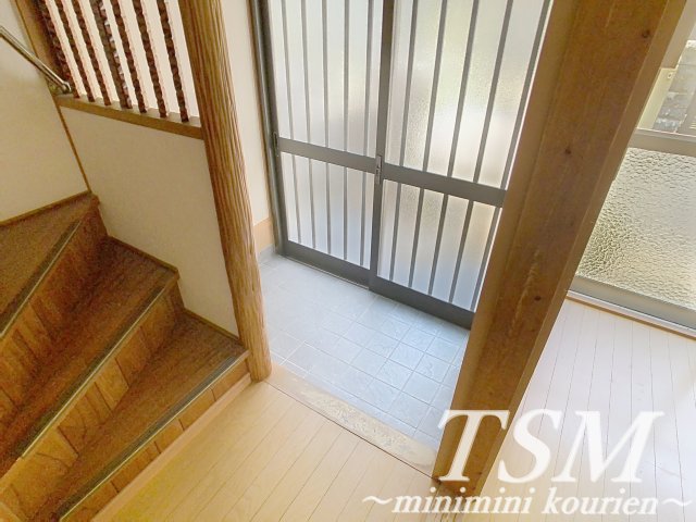 日新町一戸建貸家の玄関写真