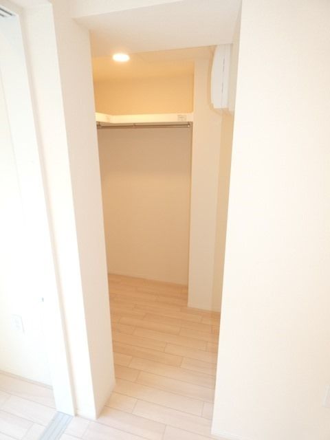 収納　奥行きのあるウォークインクローゼット