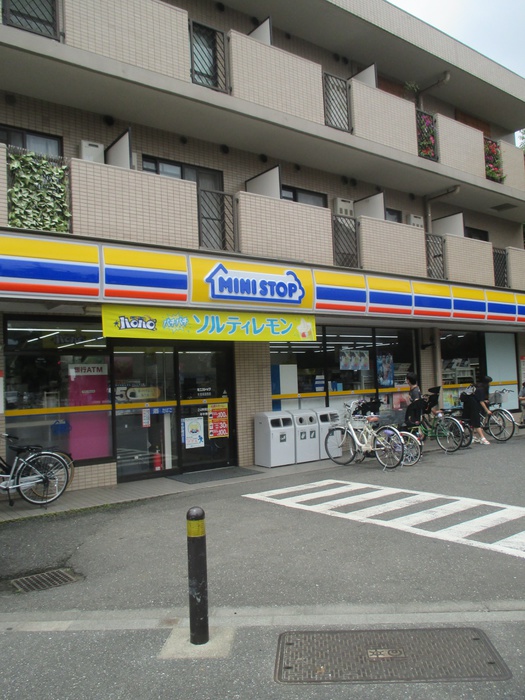 コンビニ　ミニストップ（コンビニ）まで700m